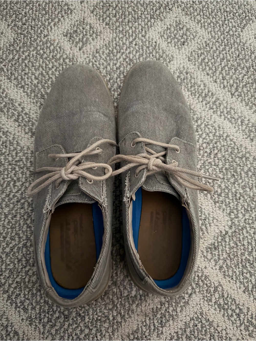 Skechers Men's Chukka Boots in Light Gray with Blue Insole
